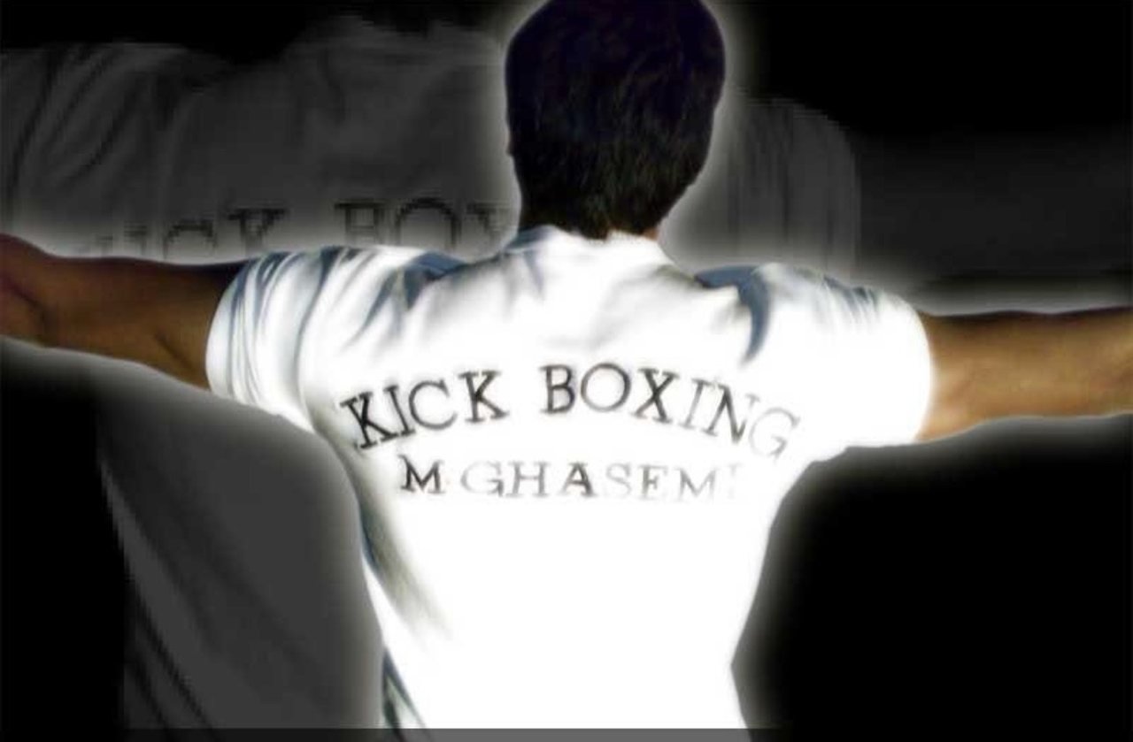 Mah Ghasemi training with focus in the gym, working through a fat loss plateau