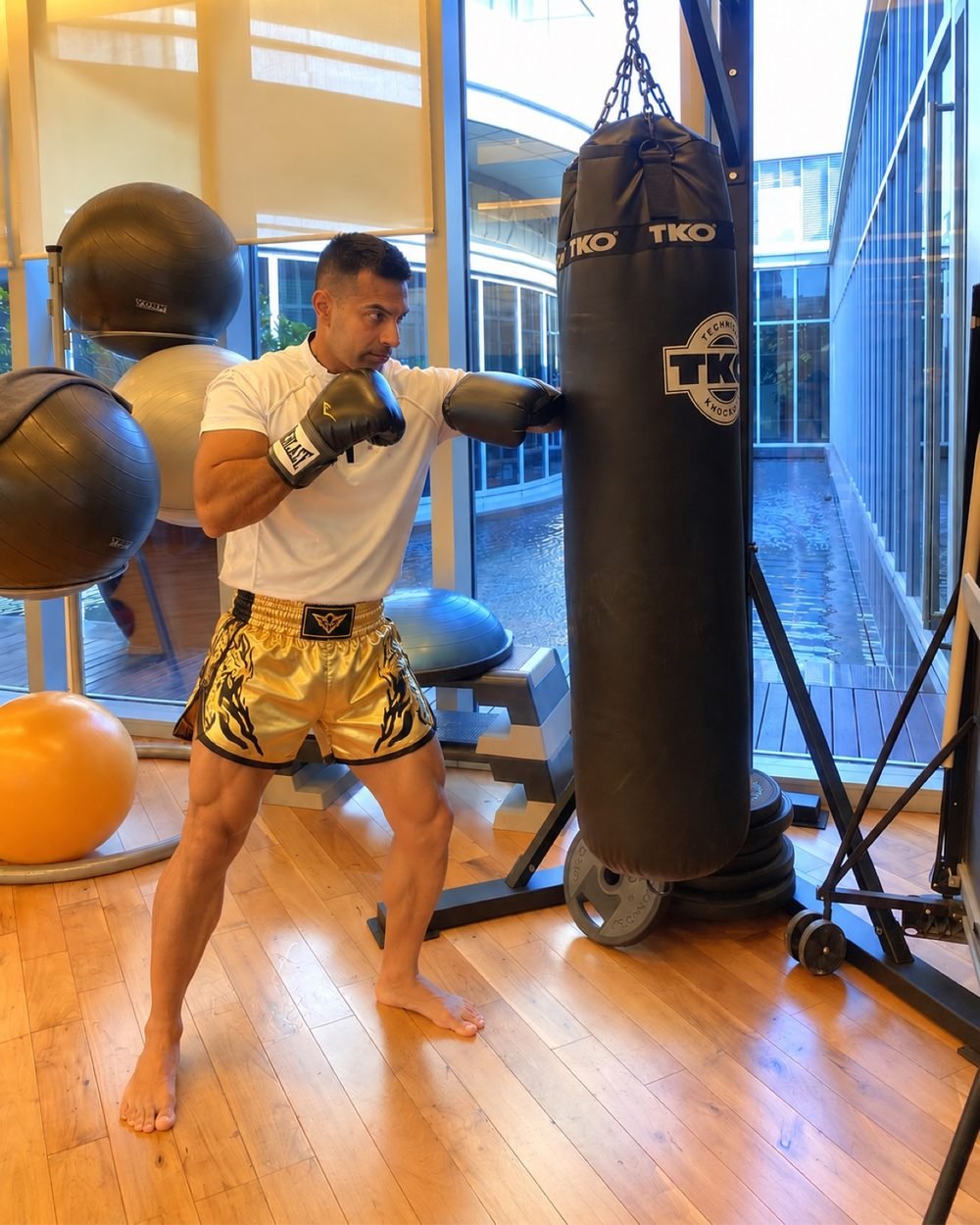 Mah Ghasemi training on the heavy bag